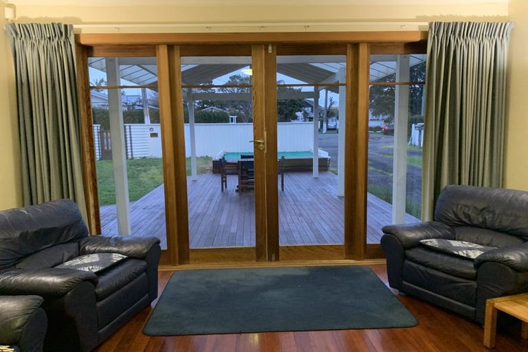 Photo of property in 14 Seaview Avenue, Northcote, Auckland, 0627
