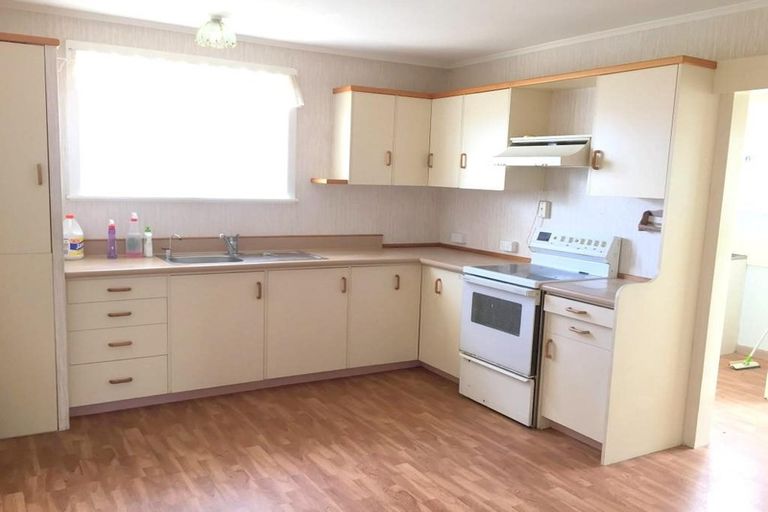 Photo of property in 6 Tawa Road, Te Atatu Peninsula, Auckland, 0610