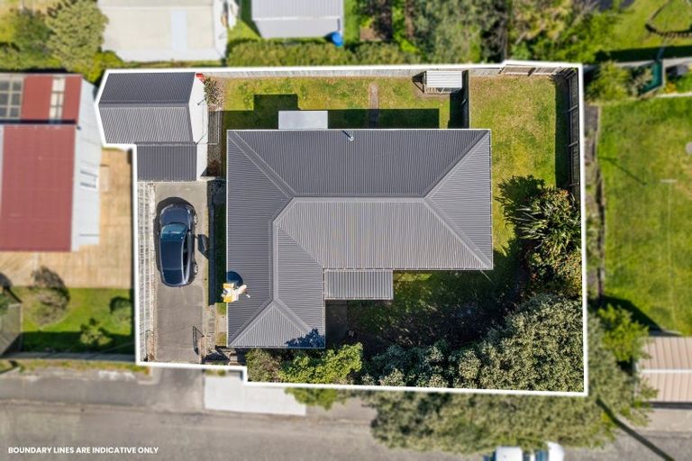 Photo of property in 4 Kowhai Street, Otaki Beach, Otaki, 5512