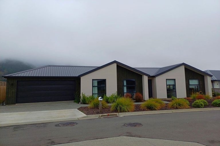 Photo of property in 33 Huntaway Close, Stoke, Nelson, 7011