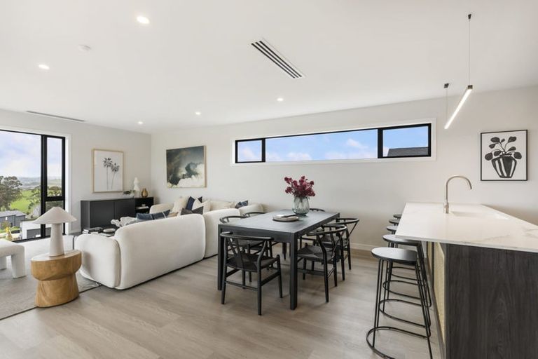 Photo of property in 33 Kikorangi Drive, Wainui, 0992
