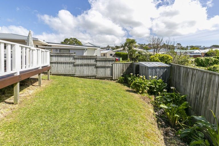 Photo of property in 5 Oswald Crescent, Paparangi, Wellington, 6037