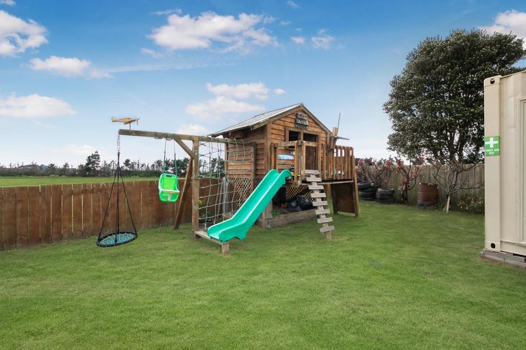 Photo of property in 37 Village Way, Ardmore, Papakura, 2582