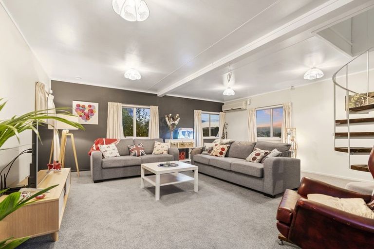 Photo of property in 10 Savoy Road, Glen Eden, Auckland, 0602