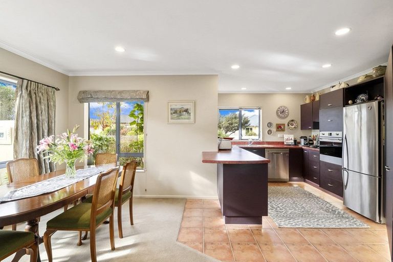 Photo of property in 162 Guildford Drive, Paraparaumu Beach, Paraparaumu, 5032