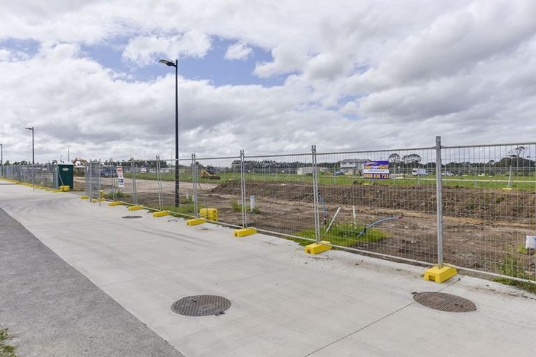 Photo of property in 21 Irving Place, Hobsonville, Auckland, 0616