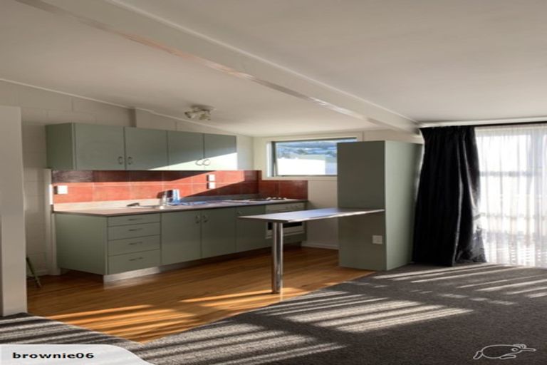 Photo of property in 21f7 Collins Avenue, Tawa, Wellington, 5028