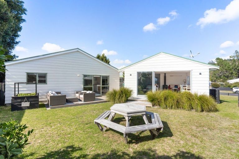 Photo of property in 135 Mayfair Avenue, Whangamata, 3620