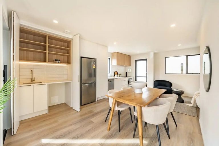 Photo of property in 4/7 Wainuiomata Road, Wainuiomata, Lower Hutt, 5014
