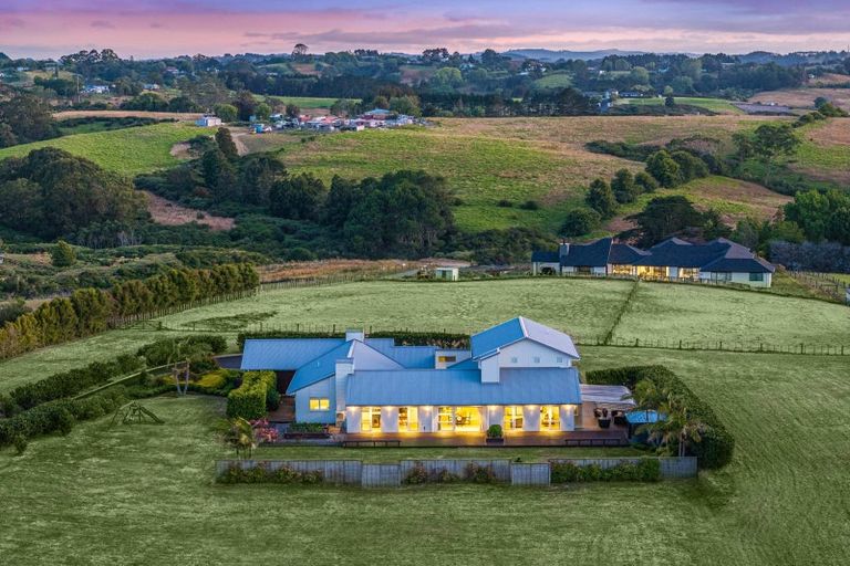 Photo of property in 28 Clifton Road, Whitford, Howick, 2571