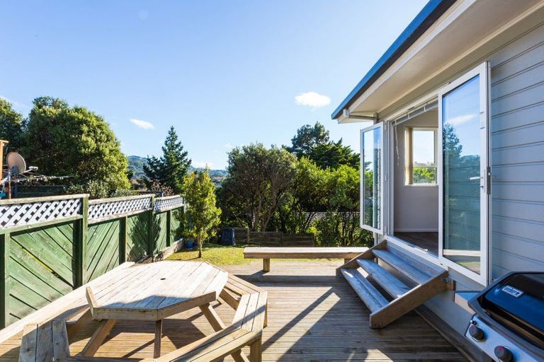 Photo of property in 8 Japonica Crescent, Ranui, Porirua, 5024