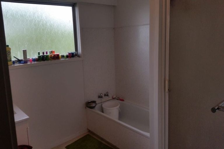 Photo of property in 940 East Coast Road, Northcross, Auckland, 0630