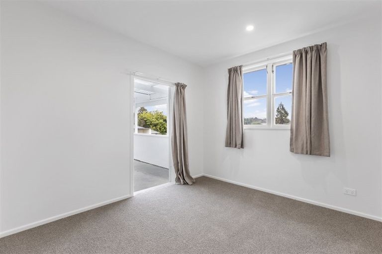 Photo of property in 70b Colwill Road, Massey, Auckland, 0614