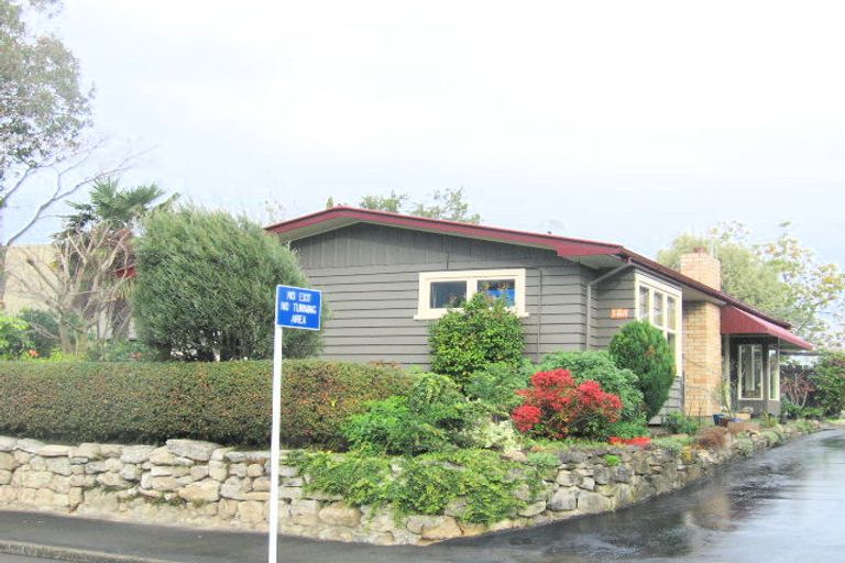Photo of property in 15a Enfield Road, Hospital Hill, Napier, 4110
