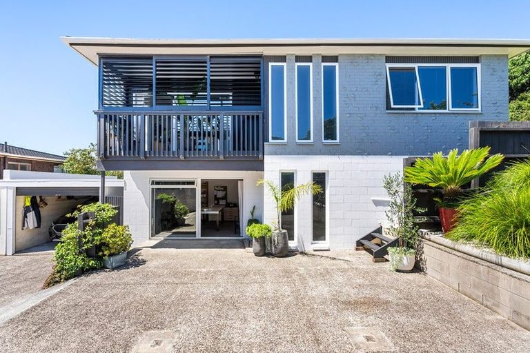 Photo of property in 2/52 Maxwelton Drive, Mairangi Bay, Auckland, 0630
