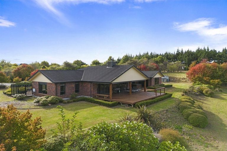 Photo of property in 35 Stonebrook Lane, Kelvin Grove, Palmerston North, 4470