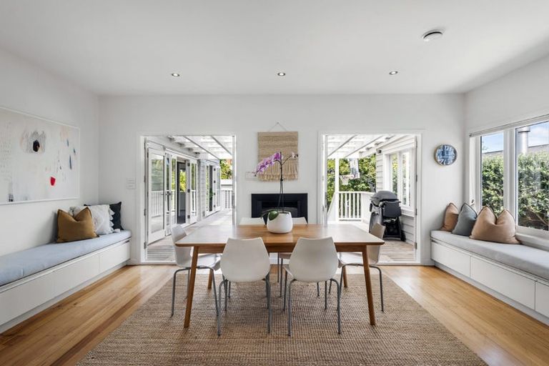 Photo of property in 165 Vauxhall Road, Narrow Neck, Auckland, 0624