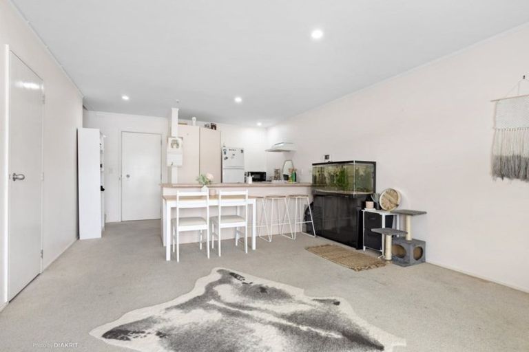 Photo of property in 28/8u Girton Terrace, Mount Cook, Wellington, 6021