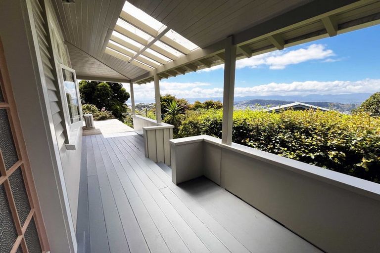 Photo of property in 19 Highbury Crescent, Aro Valley, Wellington, 6012