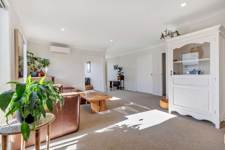 Photo of property in 2 Raiha Street, Papamoa Beach, Papamoa, 3118