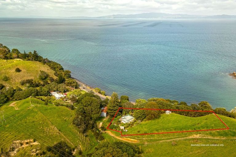 Photo of property in 1090 Thames Coast Sh25 Road, Kereta, Thames, 3575