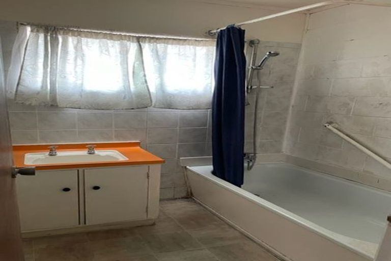 Photo of property in 1/3 Corin Avenue, Manurewa, Auckland, 2102