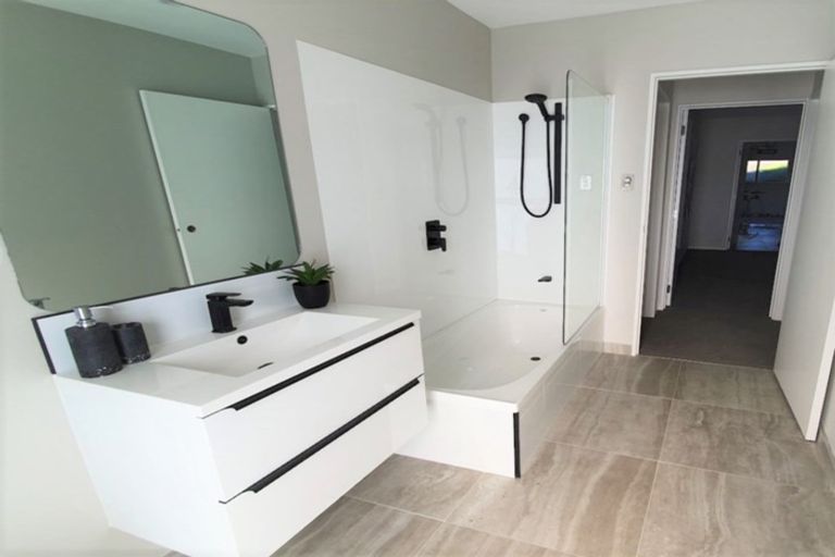 Photo of property in 52 Lotus Avenue, Mount Maunganui, 3116
