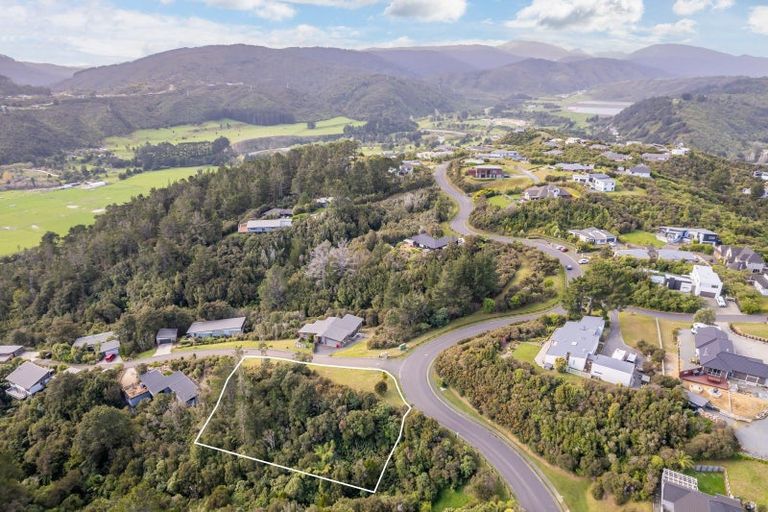 Photo of property in 28 Mount Marua Way, Timberlea, Upper Hutt, 5018