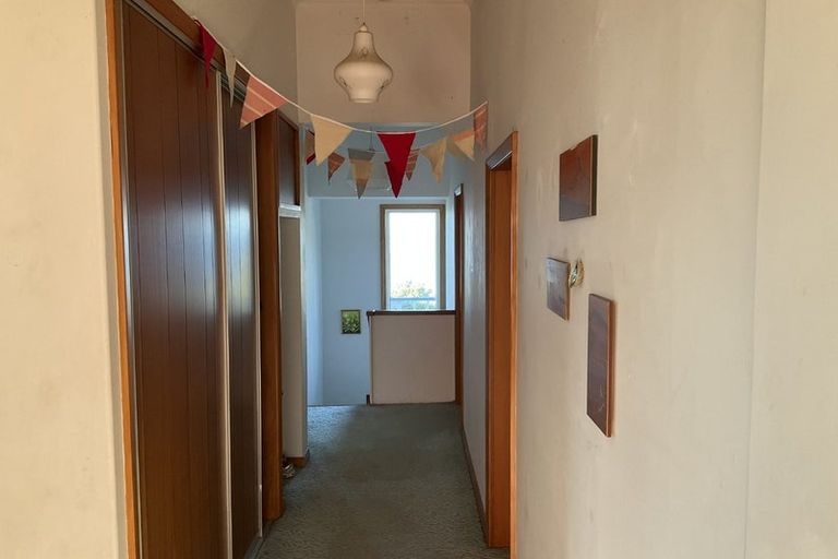 Photo of property in 8 Hungerford Road, Lyall Bay, Wellington, 6022