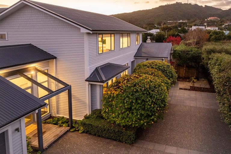 Photo of property in 8 Lochiel Road, Khandallah, Wellington, 6035