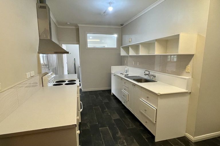 Photo of property in 58 Rangitane Street, Palmerston North, 4414
