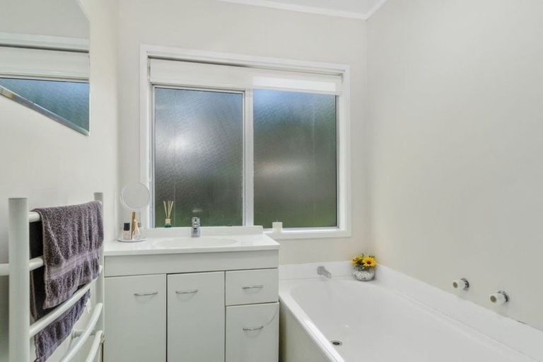 Photo of property in 1/11 Foley Place, Torbay, Auckland, 0632