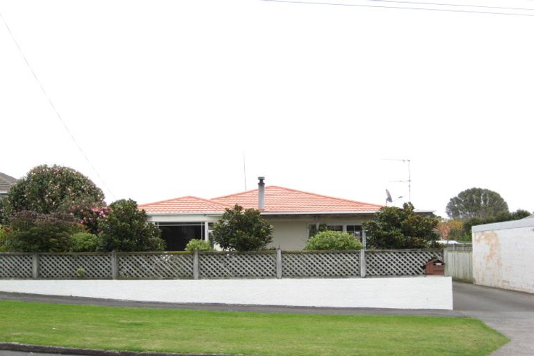 Photo of property in 30 Ropiha Street, Fitzroy, New Plymouth, 4312