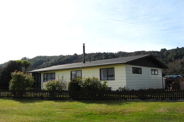 Photo of property in 77 Dick Street, Reefton, 7830