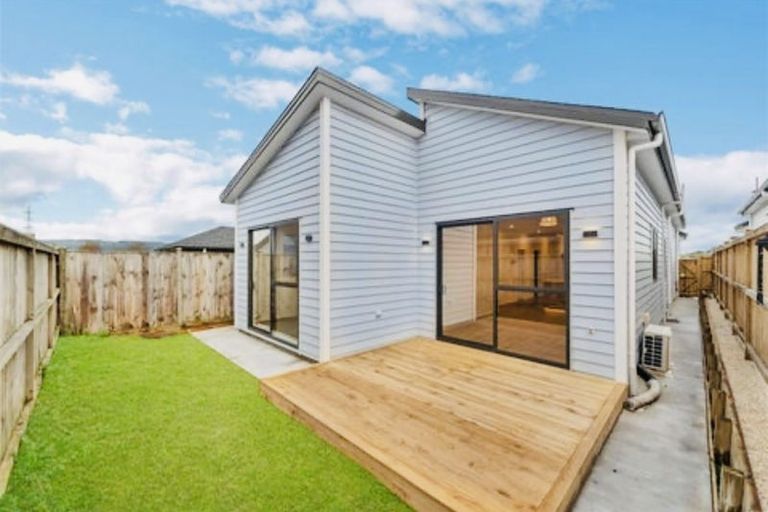 Photo of property in 11 Cronshaw Road, Karaka, Papakura, 2113