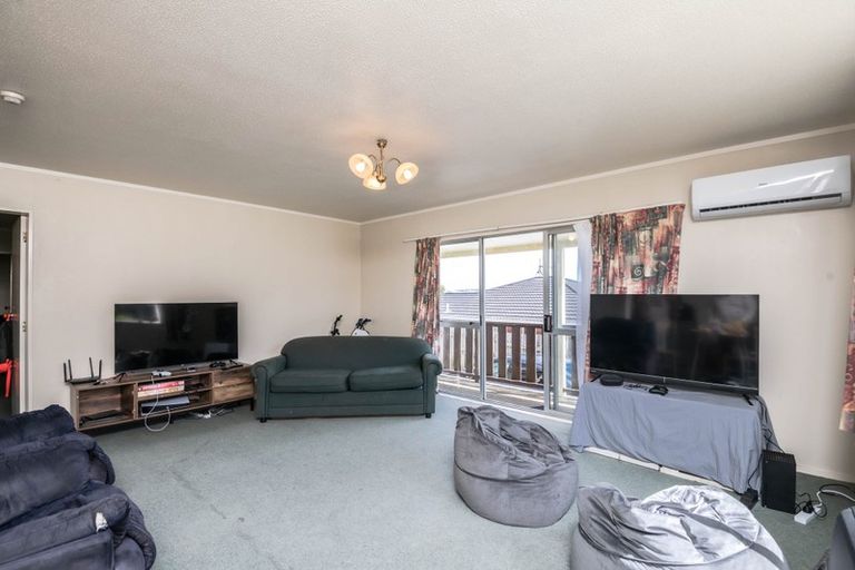 Photo of property in 1/2 Cathie Place, Karori, Wellington, 6012