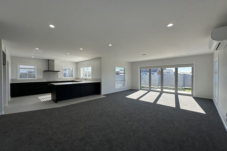 Photo of property in 6 George Yee Place, Taradale, 4112