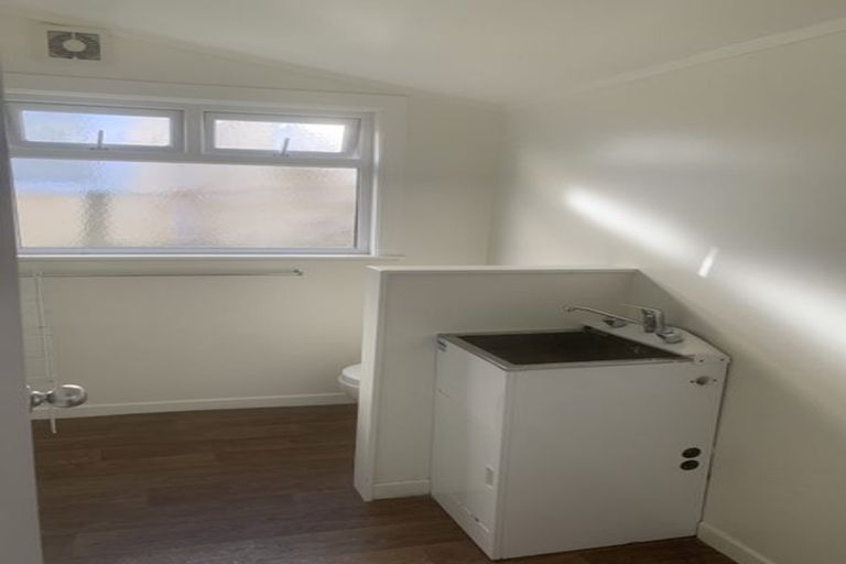 Photo of property in 37 Ara Paiwhenua, Tawa, Wellington, 5028
