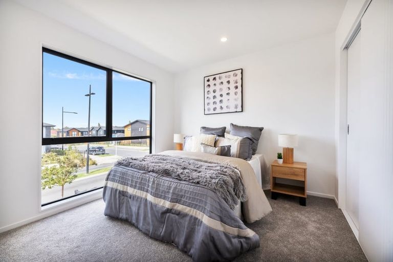 Photo of property in 73 Papatupu Way, Kumeu, 0810