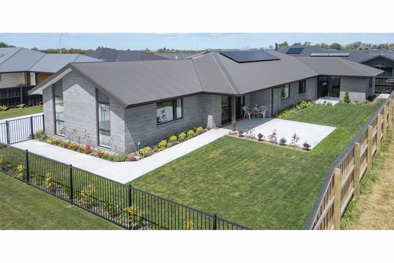 Photo of property in 3 Mccahon Drive, Rangiora, 7400