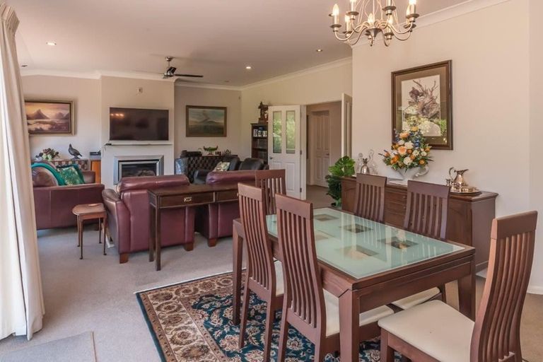 Photo of property in 32 Pohutukawa Drive, Levin, 5571