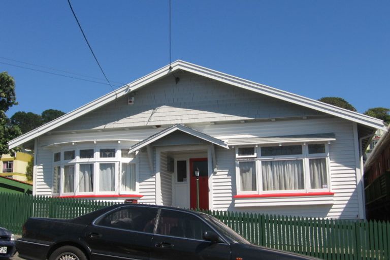 Photo of property in 16 Nairn Street, Mount Cook, Wellington, 6011