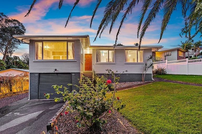 Photo of property in 25 Crompton Road, Massey, Auckland, 0614
