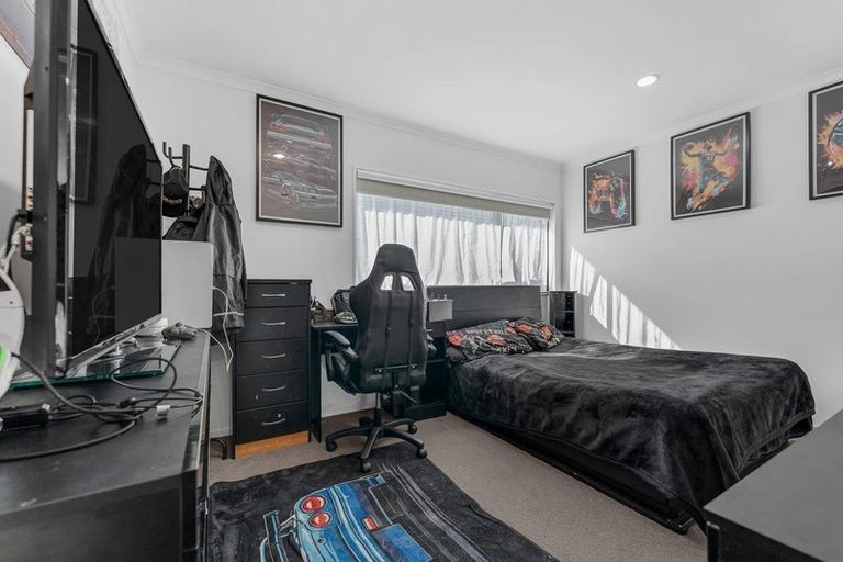 Photo of property in 21 Tarapiroe Avenue, Takanini, 2112