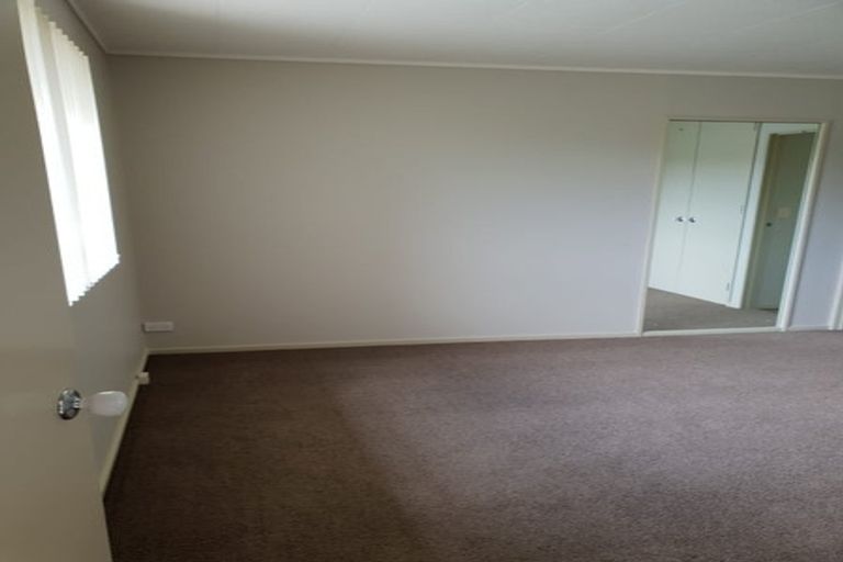 Photo of property in 17 Makiri Street, Helensville, 0800