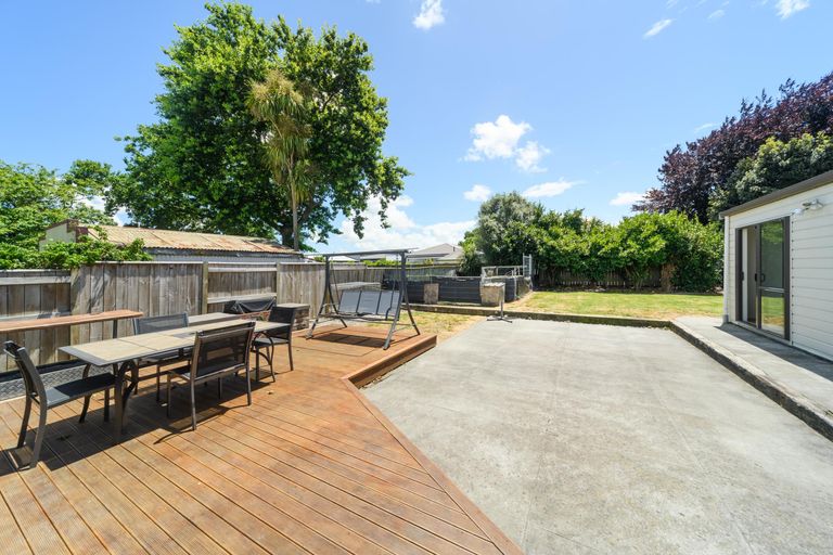Photo of property in 18 Edwards Place, Terrace End, Palmerston North, 4410