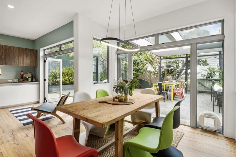 Photo of property in 26 Severn Street, Island Bay, Wellington, 6023