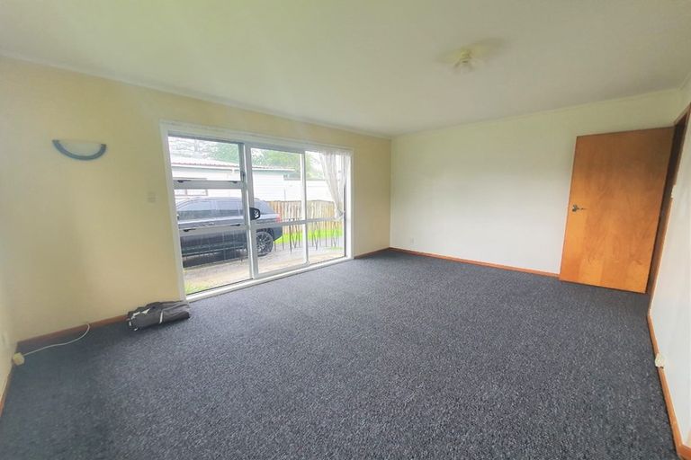 Photo of property in 12 Dawnhaven Drive, Te Atatu Peninsula, Auckland, 0610