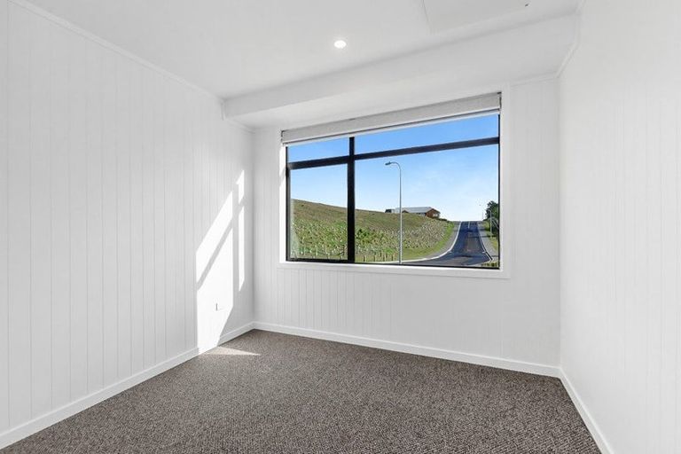 Photo of property in 42 Parkwood Avenue, Westgate, Auckland, 0614