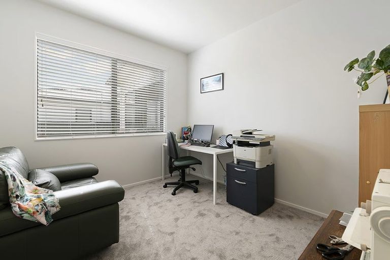 Photo of property in 29 Papa Orchard Drive, Kumeu, 0810